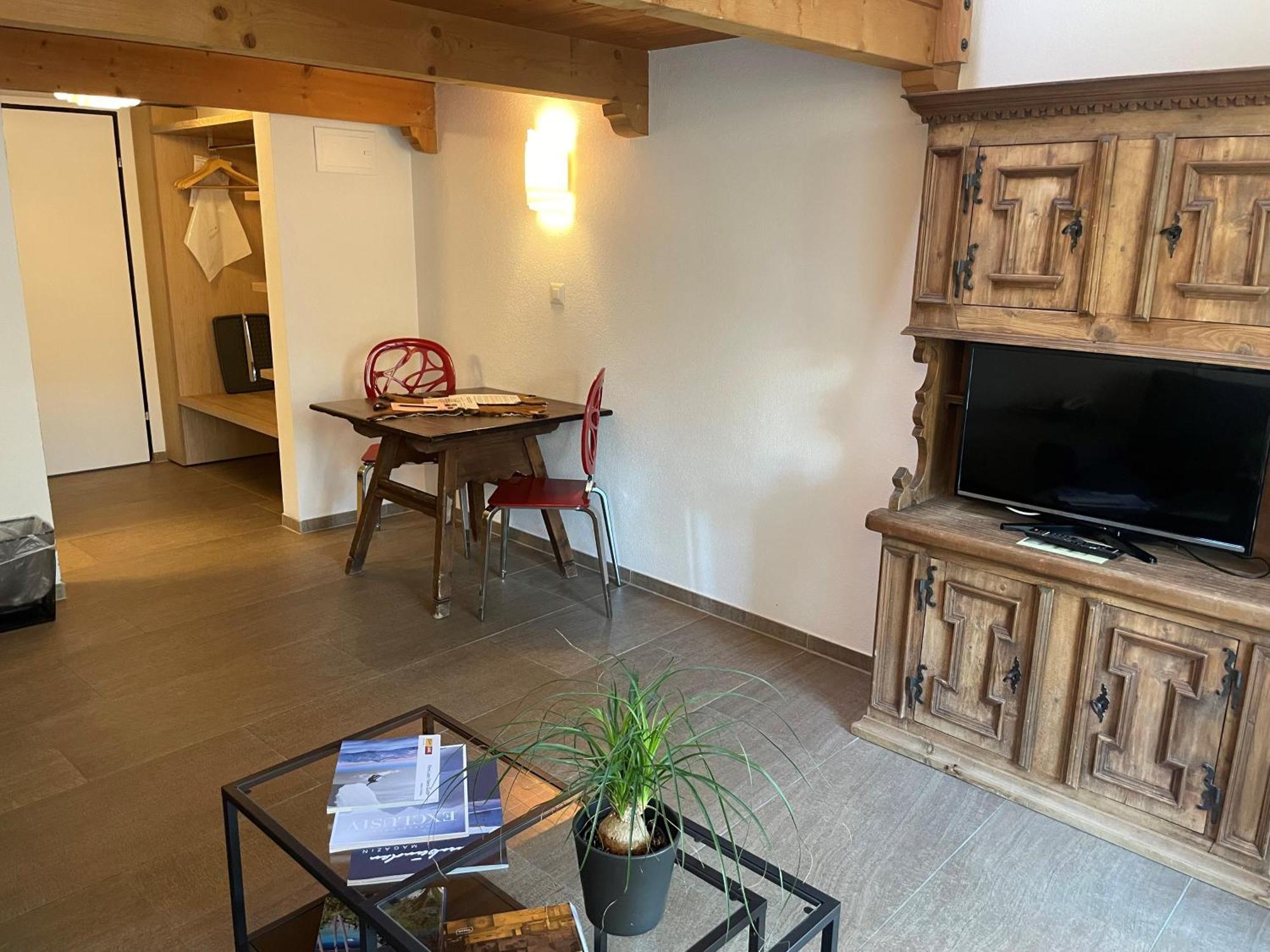 Hotel Des Alpes 필름 외부 사진