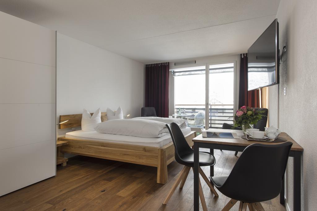 Hotel Des Alpes 필름 외부 사진